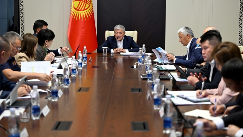 Cabinet Chairman holds meeting on provision of textbooks to schools