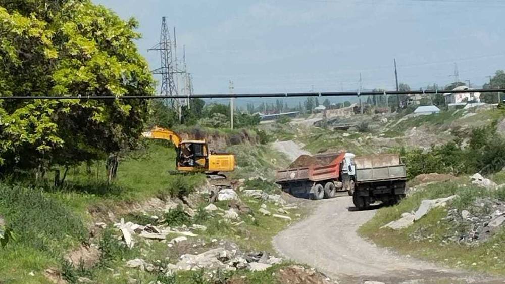 В Ноокенском районе начали брать гравий. Видео