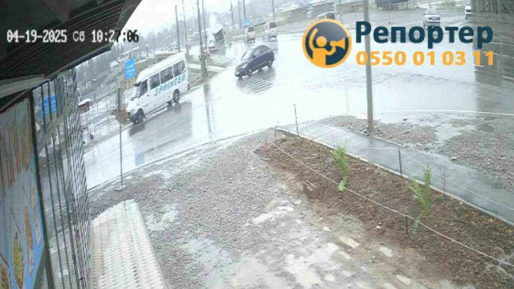 «Мерседес» попал под водовоз. Видео аварии