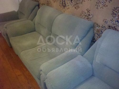 Срочно продаю гостинный гарнитур два кресла два дивана,в хорошом состоянии торг