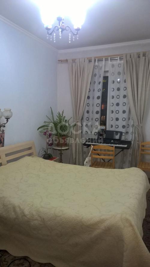 Продаю квартиру 3-ком., 1кв. м., этаж - 9/9, 8 мкр.