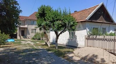 Продаю дом 5-ком. 173кв. м., этаж-2, 8-сот., стена кирпич, Фатиановна.