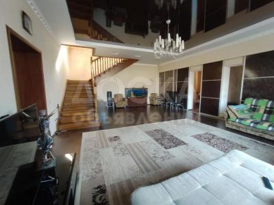 Продаю дом 6-ком. 220кв. м., этаж-2, 6-сот., стена другое, Церковь.