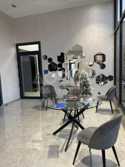 Продаю 2-комнатную квартиру, 65кв. м., этаж - 6/10, мед академия.