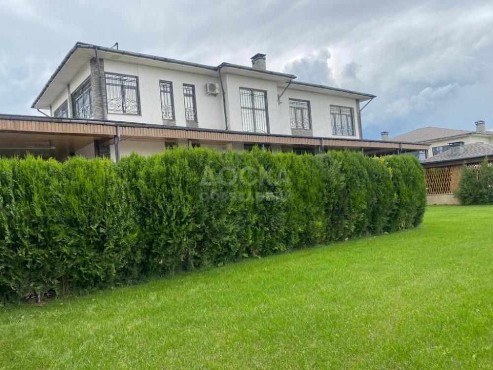 Сдаю дом 9-ком. 570кв. м., этаж-2, 12-сот., стена кирпич, городок.