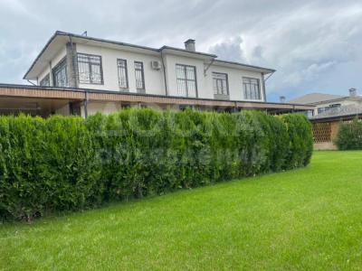 Сдаю дом 9-ком. 570кв. м., этаж-2, 12-сот., стена кирпич, городок.