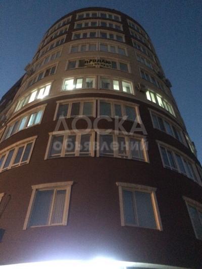 Продаю квартиру 3-ком., 100кв. м., этаж - 9/10, Ахунбаева - Мира.