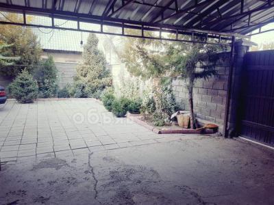 Продаю дом 3-ком., 104.3кв. м., этаж-1, 3-сот., стена кирпич, Куренкеева/Осмонкула.