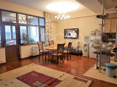 Продаю 3-комнатную квартиру, 97,1кв. м., этаж - 1/8, по ул. Ахунбаева.