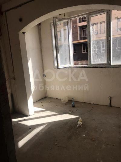 Продаю 1-комнатную квартиру, 44кв. м., этаж - 1/9, Кок Жар.