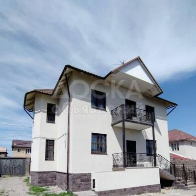 Продаю коттедж 4-ком. 270кв. м., этаж-2, 5-сот., стена кирпич, ж/м Алтын-Ордо.