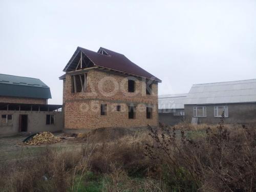 Продаю дом 4-ком., 122324354665кв. м., этаж-2, 4-сот., стена кирпич, ж\м Ак-Ордо ул.Бийиктик дом 415.