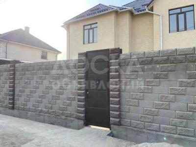 Продаю дом 6-ком. 238кв. м., этаж-2, 4-сот., стена кирпич,  ул. Горького/Панфилова.