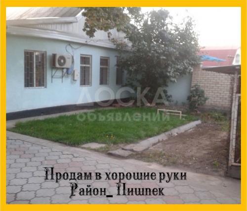 Продаю дом 6-ком., 76кв. м., этаж-1, 4-сот., стена кирпич, район Пишпек.