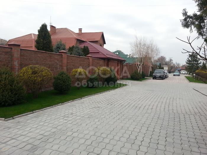 Продаю или меняю на элит. кв. с доплатой дом 600 кв.м. кирп.3х эт. центр, 10 соток, охрана, зона изолированная