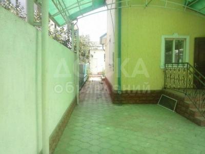 Продаю дом 5-комнатную 171кв. м., этаж-2, 4-сот., стена кирпич, г. Бишкек, переулок Уфимский (район Горького / Жукеева-Пудовкина).