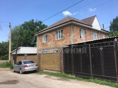 Продаю дом 8-ком. 110кв. м., этаж-2, 5-сот., стена кирпич, Коммунарова.