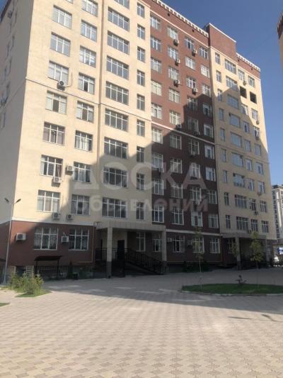 Продаю 4-комнатную квартиру, 107кв. м., этаж - 9/10, ул. Молдобасанова 13.