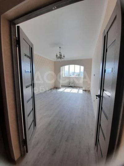 Продаю 2-комнатную квартиру, 68кв. м., этаж - 6/9, 11 микрорайон.