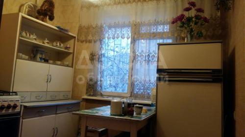 Продаю квартиру 3-ком., 58кв. м., этаж - 2/4, 4 микрорайон.