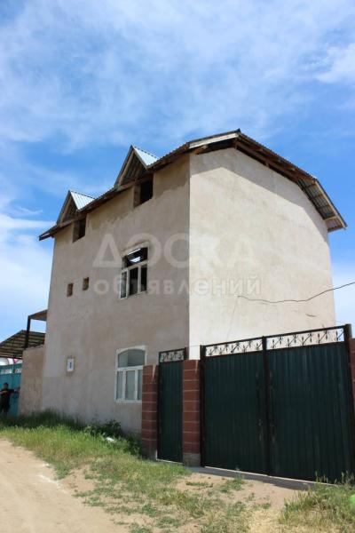 Продаю дом 8-ком., 224кв. м., этаж-3, 15-сот., стена кирпич, Бостери.