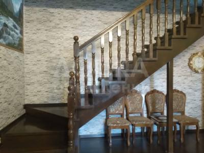 Продаю дом 9-ком. 190 кв/мкв. м., этаж-2, 5-сот., стена саман, Ж/м Алтын-ордо по Горького.