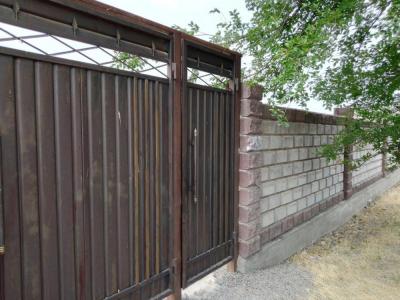 Продаются недостроенный дом в городе