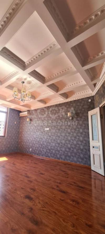 Продаю 2-комнатную квартиру, 75кв. м., этаж - 9/10, физприборы.