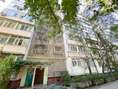 Продаю 3-комнатную квартиру, 65кв. м., этаж - 1/9, Усенбаева 3.