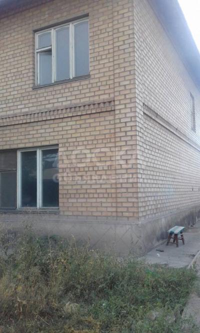Продаю дом 9-ком., 230кв. м., этаж-2, 5-сот., стена кирпич, Бишкек.