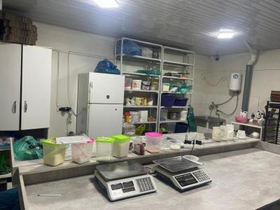 СРОЧНО  В СВЯЗИ С ВЫЕЗДОМ 
ПРОДАЕТСЯ ДЕЙСТВУЮЩИЙ БИЗНЕС по производству и реализации кондитерских изделий С ВОЗМОЖНОСТЬЮ ОТКРЫТЬ КАФЕ 

Все оборудования новые.
 Работают квалифицированные сотрудники 
Более 50 точек реализации 

 Находится в Аламединском р