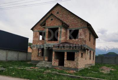 Продаю дом 6-комнатную 208кв. м., этаж-2, 5-сот., стена кирпич, С.Беш-Кунгей.