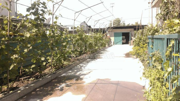 Продаю дом, 6-ком., 160 кв. м., этаж-2, 10-сот., стена кирпич, г.Карабалта, элитный район города квартал Бакай,