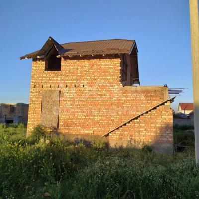 Продаю дом 1111-ком. 220кв. м., этаж-2, 5-сот., стена кирпич, ж/м Ак-Ордо.