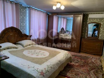 Продаю шикарный спальный гарнитур