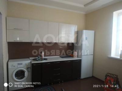 Продаю дом 3-ком. 100кв. м., этаж-1, 4-сот., стена кирпич, Ала-Тоо 2.