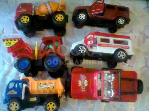 Продаю машинки с моторчиками