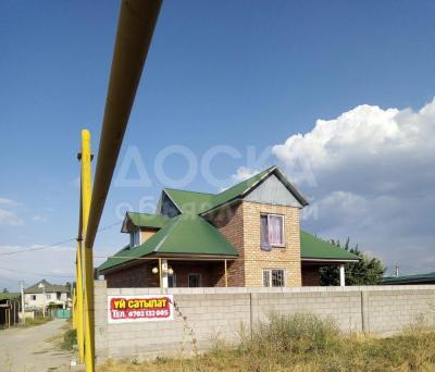 Продаю дом 6-ком. 100кв. м., этаж-2, 4-сот., стена кирпич, ж\м Поле Чудес.