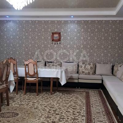 Продаю дом 6-ком. 300кв. м., этаж-3, 5-сот., стена кирпич, репина ахунбаева.