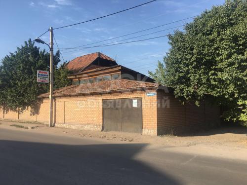 Продаю дом 5-ком., 200кв. м., этаж-2, 7-сот., стена кирпич, Садыгалиева.