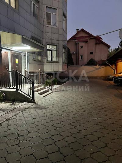 Продаю 4-комнатную квартиру, 160кв. м., этаж - 7/9, Г.Бишкек Исанова/Боконбаева.