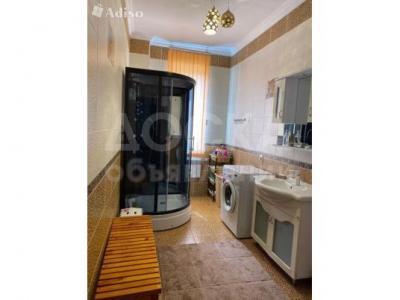 Продаю дом 8-ком. 350кв. м., этаж-2, 6-сот., стена кирпич, ж/м Кок-Жар.