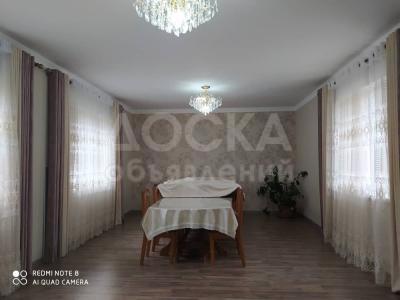 Продаю дом 8-ком. 120кв. м., этаж-1, 21-сот., стена кирпич, Г.Каракол.