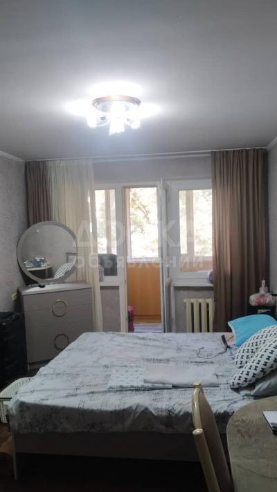 Продаю 1-комнатную квартиру, 30кв. м., этаж - 4/4, 6 мкр рядом с ореховой рощей .