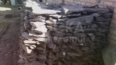 Продаю естественный горный камень под обделку серого и фиолетового цвета