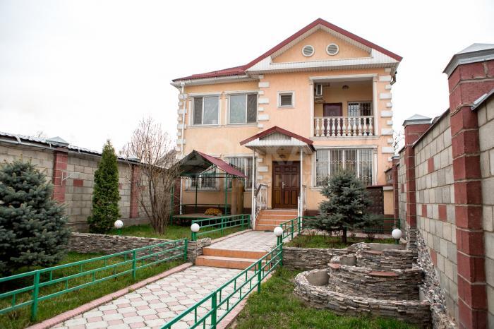 Продаю 2-ух этажный особняк в Рабочем городке