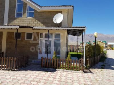 Продаю дом 4-ком., 100кв. м., этаж-1, 2-сот., стена кирпич,  с. Чок Тал, клуб отель «Royal Beach», Иссык Кульская область.