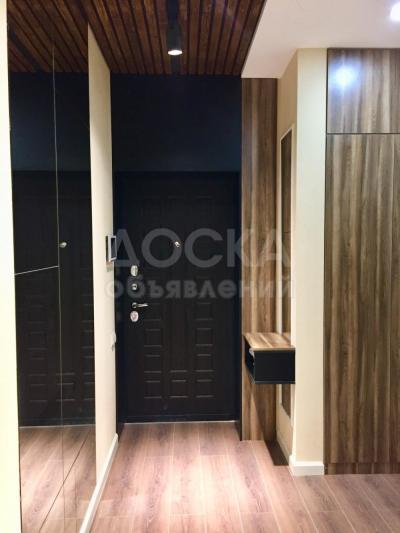 Продаю 1-комнатную квартиру, 56.3кв. м., этаж - 5/10, ул. Ажыбек Баатыра, 1-В.