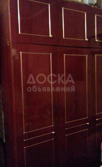 Продаю шифоньер, сервант, компьютерный стол