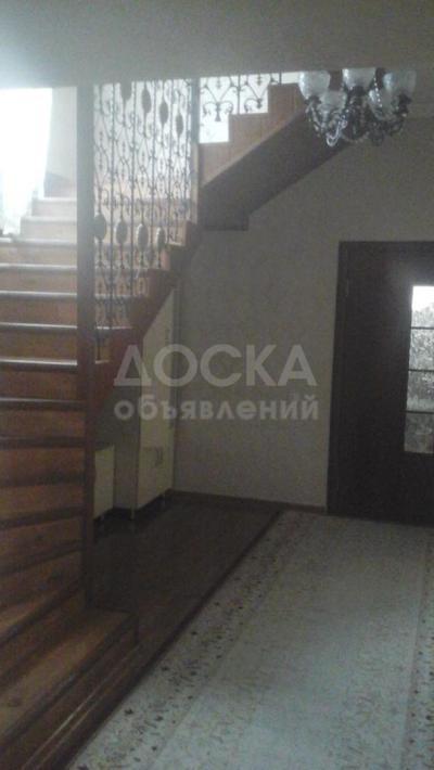 Продаю дом 8-ком. 270кв. м., этаж-3, 6-сот., стена кирпич, Алматинка/Льва толстого .